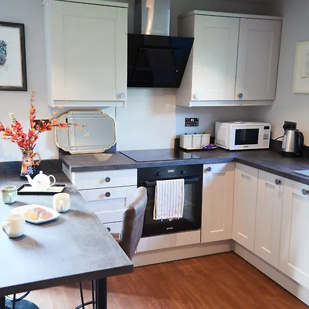 The Retreat Ainstable